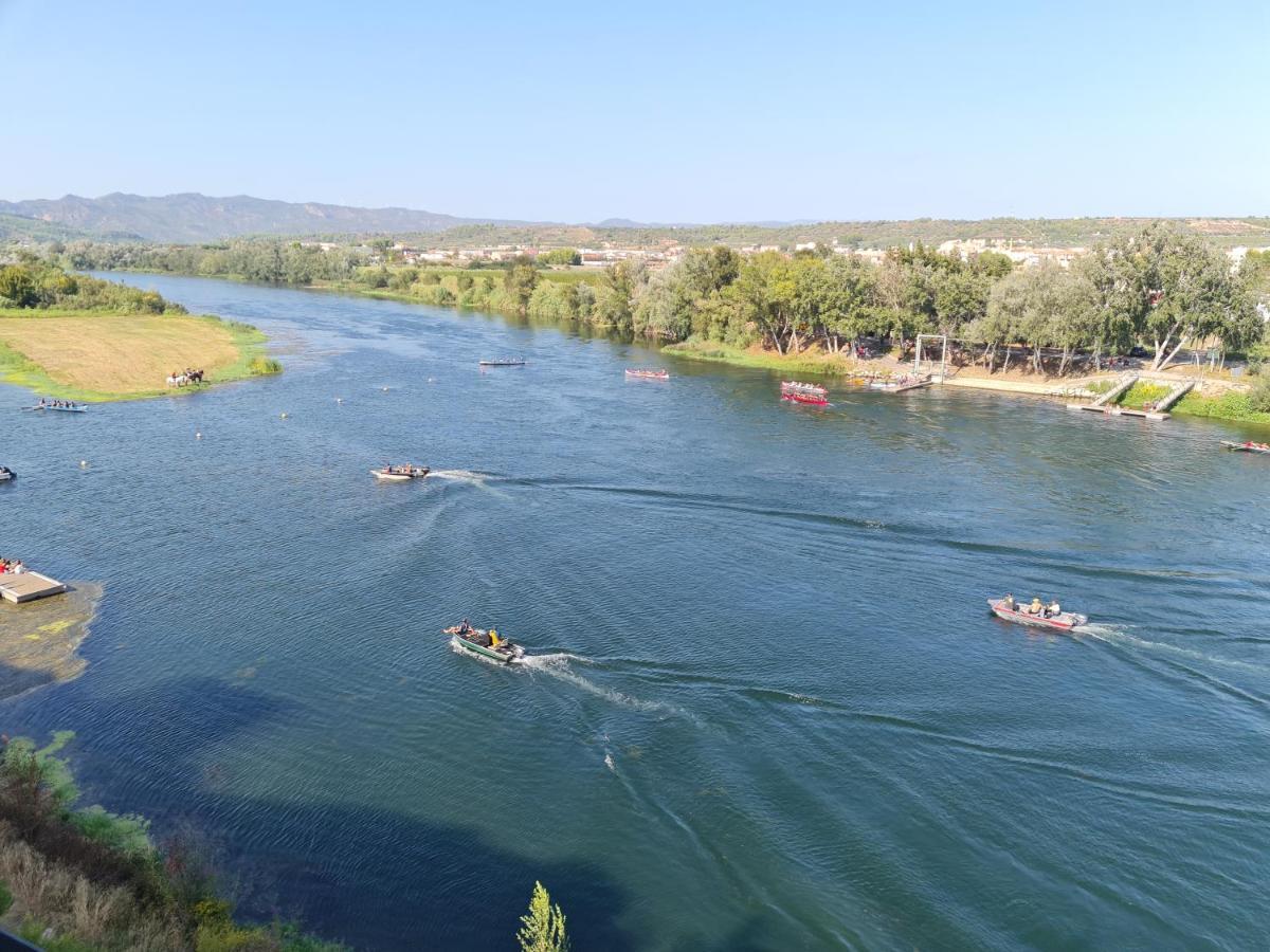 River Ebro Apartments مورا دي إبري المظهر الخارجي الصورة