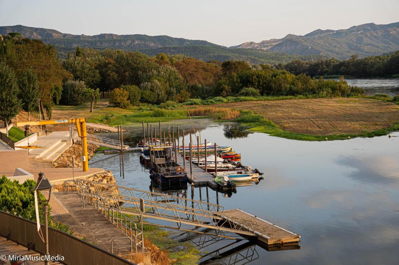 River Ebro Apartments مورا دي إبري المظهر الخارجي الصورة