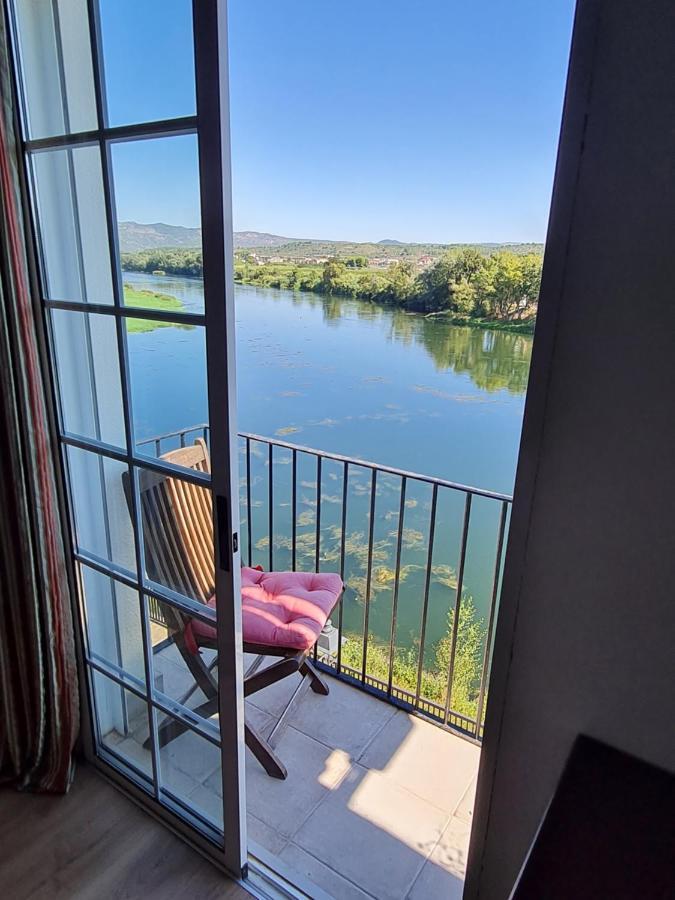 River Ebro Apartments مورا دي إبري المظهر الخارجي الصورة